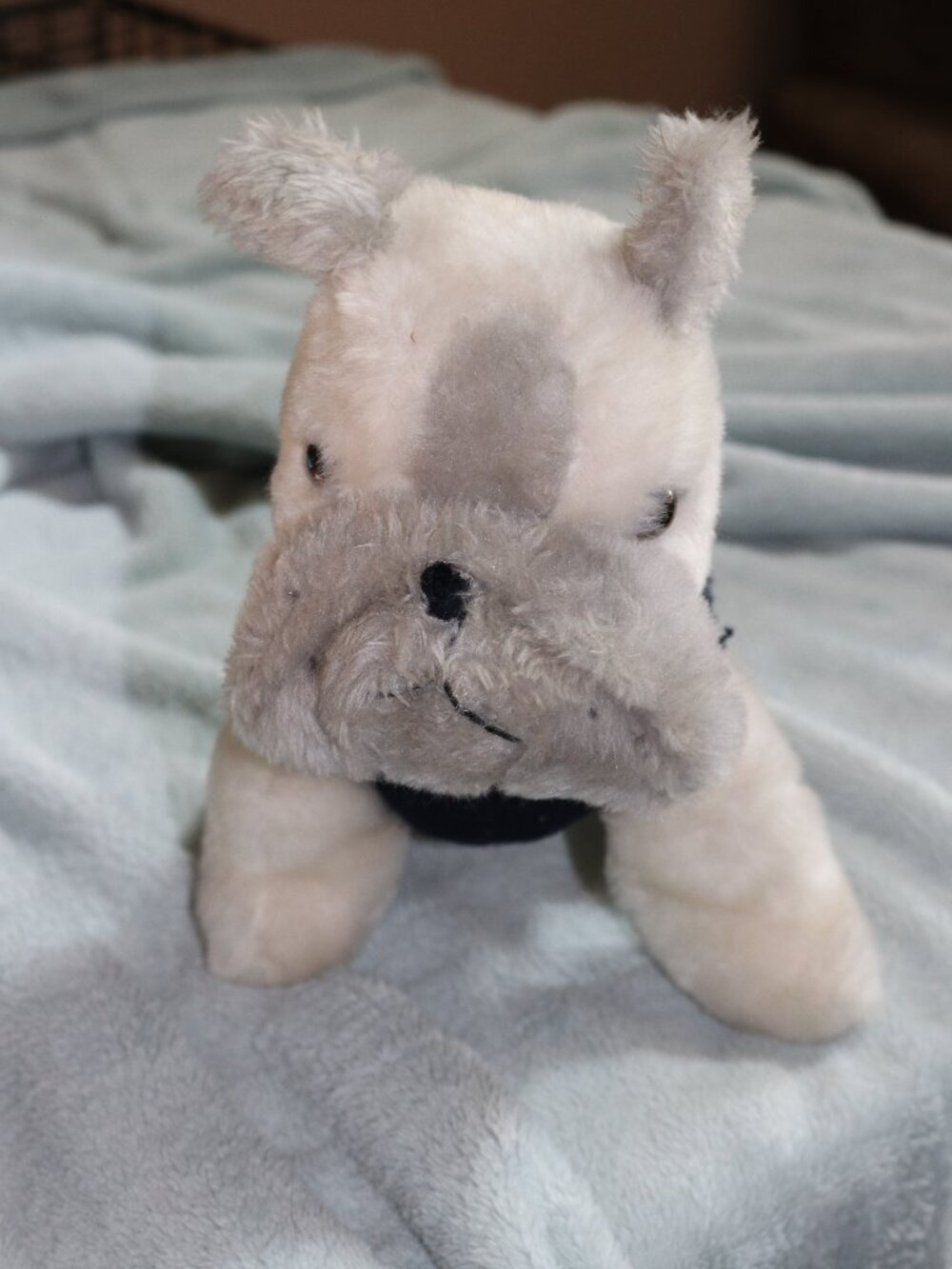 Vintage 1980s stuffed Yale University bulldog...